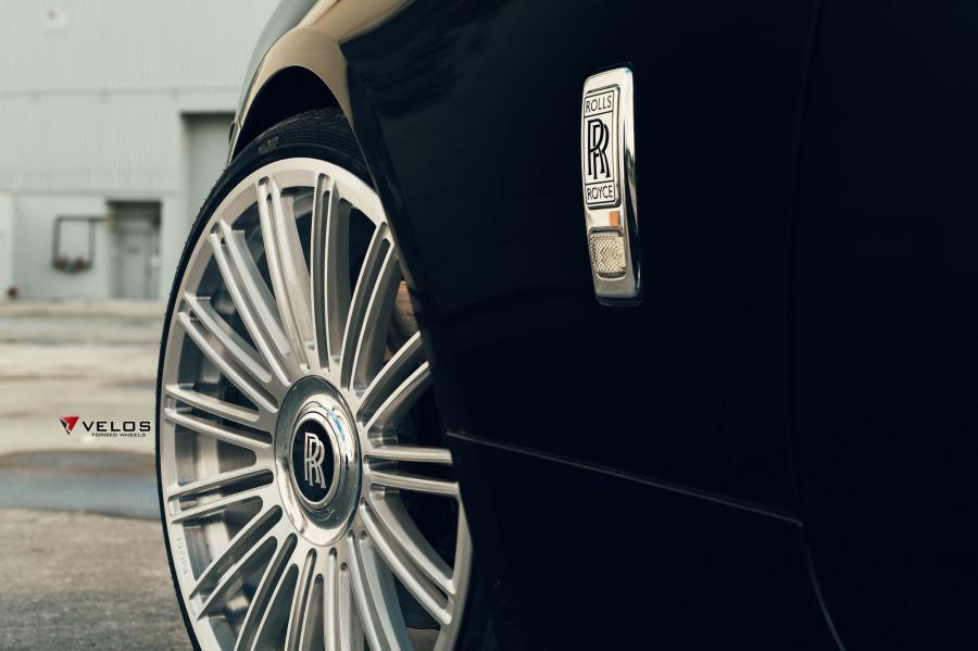 Детали экстерьера Rolls-Royce Wraith on Velos Wheels (CRS15) 2019 года  (фото 4 из 17)